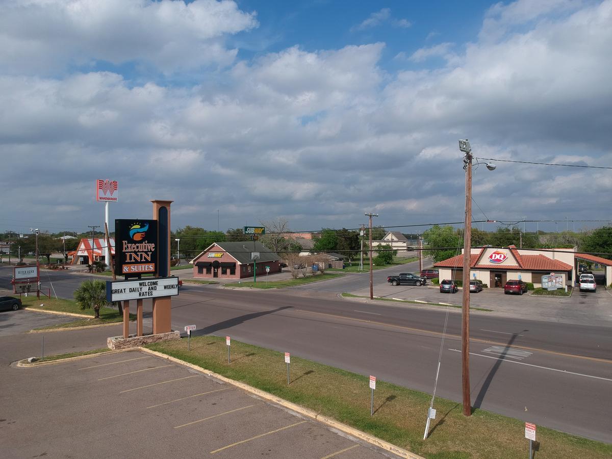 Executive Inn & Suites Beeville מראה חיצוני תמונה