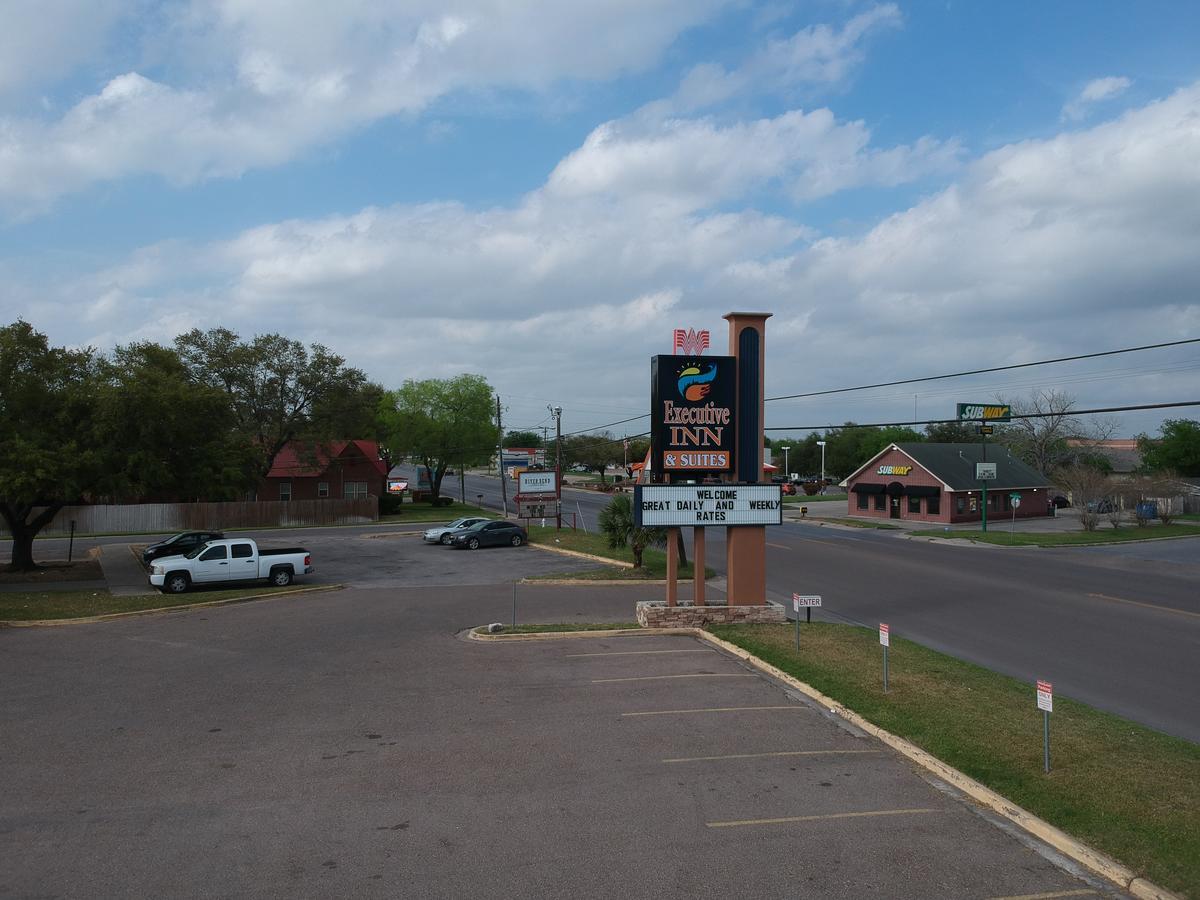 Executive Inn & Suites Beeville מראה חיצוני תמונה