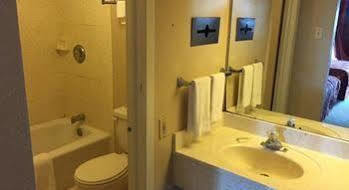Executive Inn & Suites Beeville מראה חיצוני תמונה